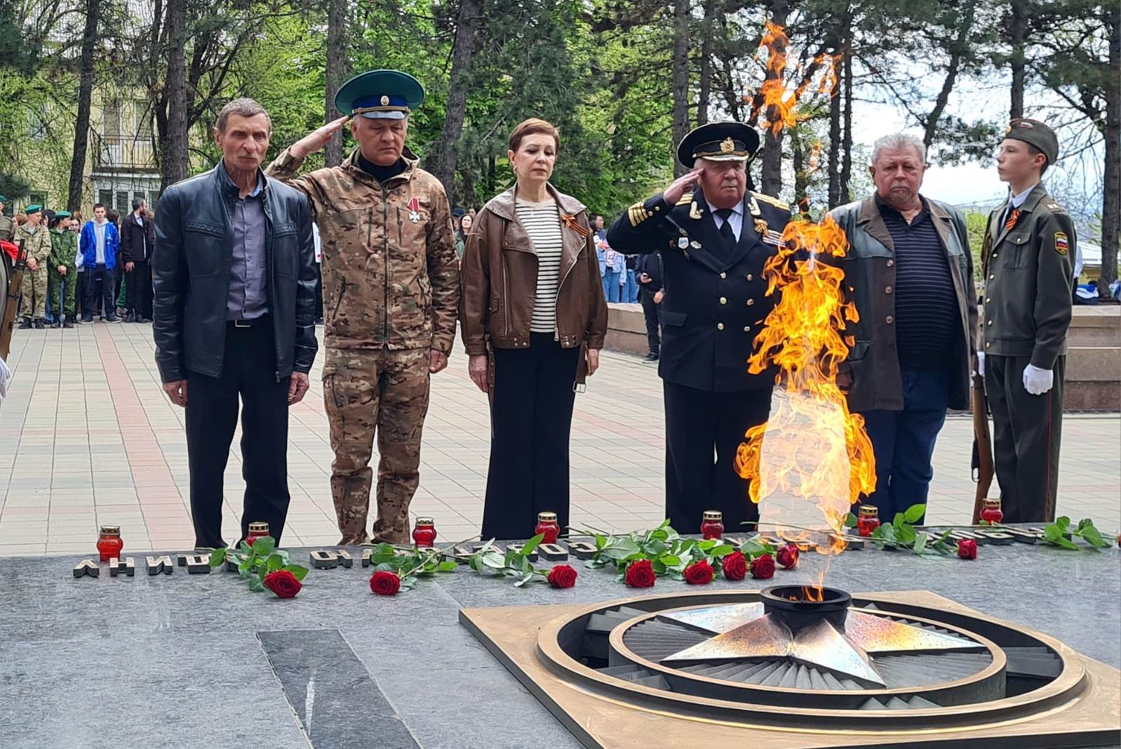 Знамя Победы развернули над Пятигорском | 25.04.2023 | Пятигорск -  БезФормата