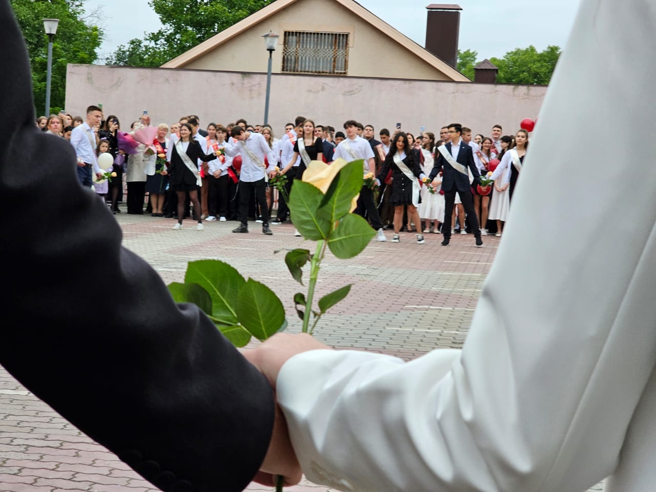 Последний звонок прозвенел для выпускников в Пятигорске | 25.05.2024 |  Пятигорск - БезФормата