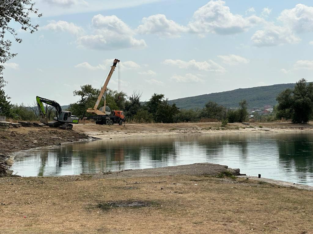 На Новопятигорском озере стартовал капитальный ремонт гидротехнических  сооружений и отстойников