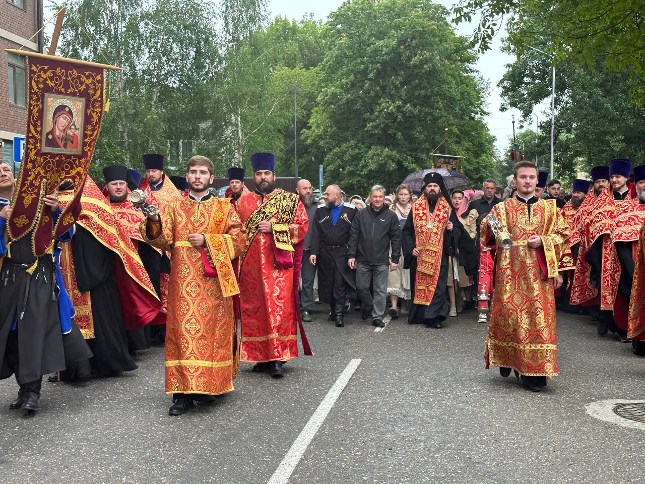 Традиционный общегородской Пасхальный крестный ход прошел в Пятигорске.